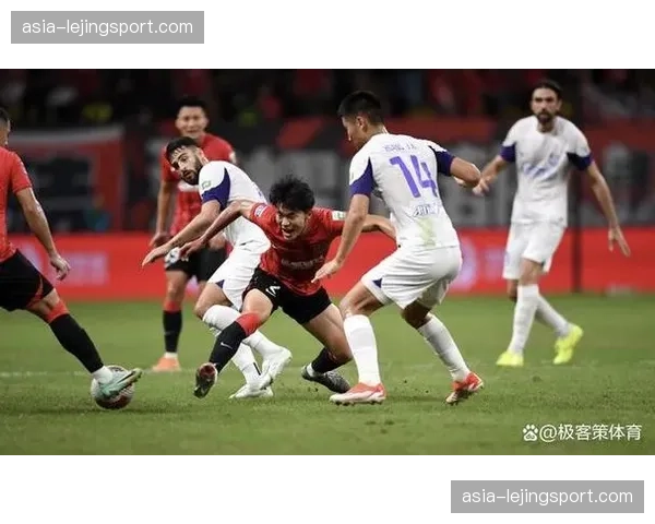 战术复盘：蓉城如何在下半场调整实现逆转